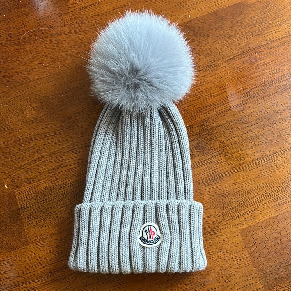 Moncler hat